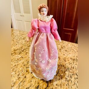 Vintage Victorian doll porcelain head 8” tall Teleflora 1985